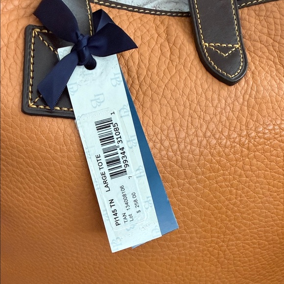 Dooney and Bourke, large Leather Tote Bag and cosmetic case - Picture 10 of 16